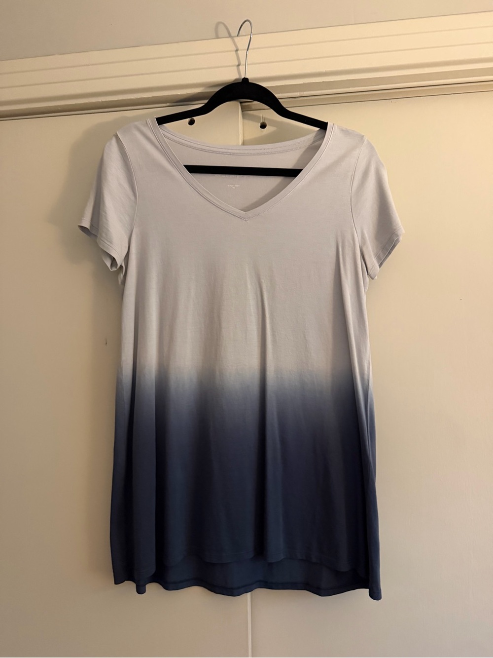 Women’s V-Neck Short Sleeve Ombre Tee Dress - White to Navy